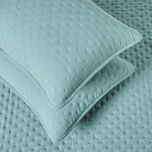 Amazon Basics Brushed Microfiber Quilt Set, Extra Soft with Natural Texture, 3-Piece, King, Blue view 3