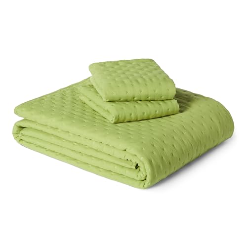 Amazon Basics Brushed Microfiber Quilt Set, Extra Soft with Natural Texture, 3-Piece, King, Green