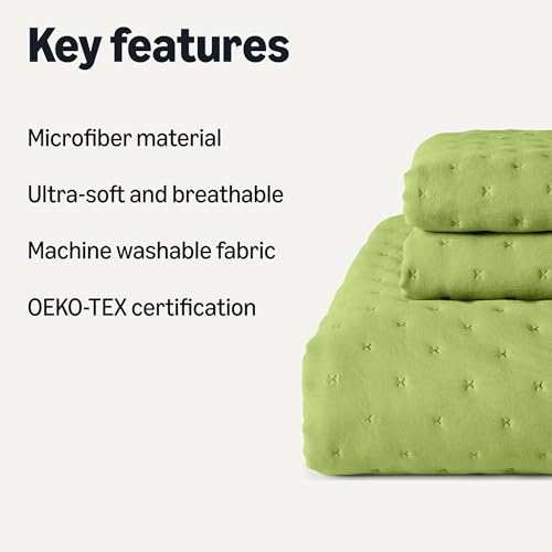 Amazon Basics Brushed Microfiber Quilt Set, Extra Soft with Natural Texture, 3-Piece, King, Green view 2