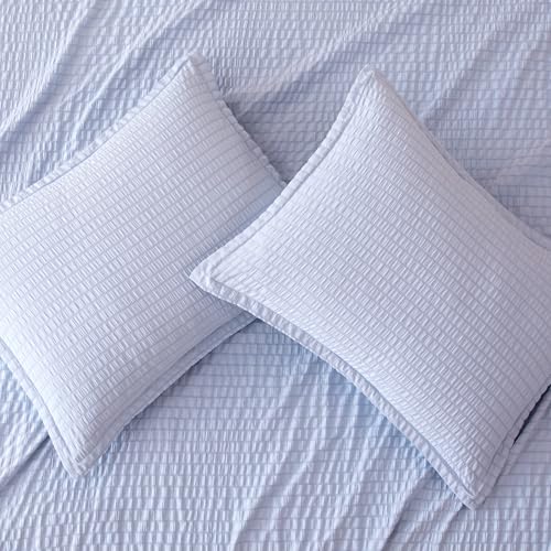 Amazon Basics Duvet Cover Set Jacquard Geometric 3-Piece, with 1 Duvet Cover and 2 Pillow Shams, Comforter Not Included, Queen, Blue Striped view 3