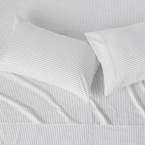 Amazon Basics Lightweight Microfiber 4-Piece Bed Sheet Set, Queen, Plum, Printed view 3