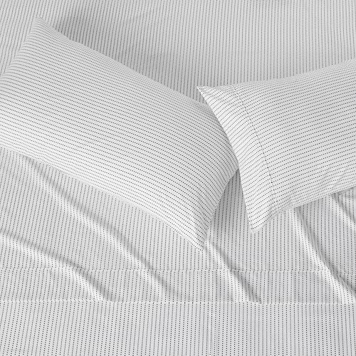 Amazon Basics Lightweight Polyester Microfiber 4-Piece Bed Sheet Set, Machine Wash, King, Plum, Printed view 3